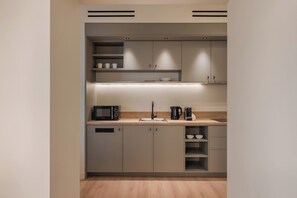 Anchor | Private kitchen | Fridge, stovetop - Leon by Zoia Living  (Piraeus)