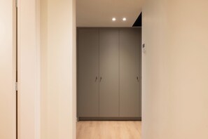 Corner Bay | Room amenity - Leon by Zoia Living  (Piraeus)