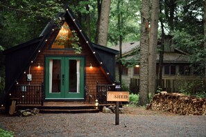Exterior detail - Romantic A-Frame Cabin - Firepit & Grill (Pocono Pines)