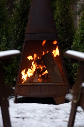 Property grounds - Romantic A-Frame Cabin - Firepit & Grill (Pocono Pines)