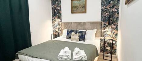 3 bedrooms, iron/ironing board, bed sheets