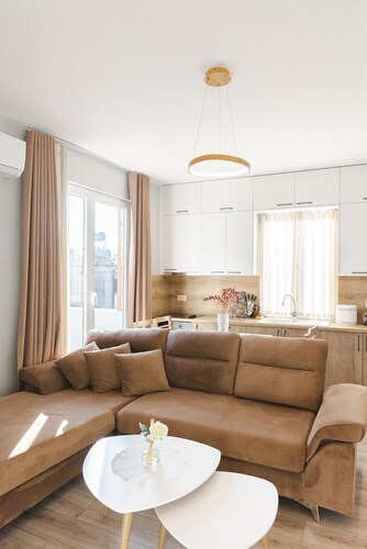 D&E Cozy Stay 2-Bedrooms Tirana