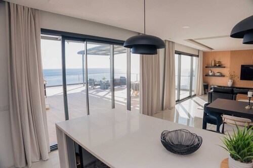 5-Star Luxury OCEAN VIEW, 4BDRM PENTHOUSE W/Private Pool in PRAIA