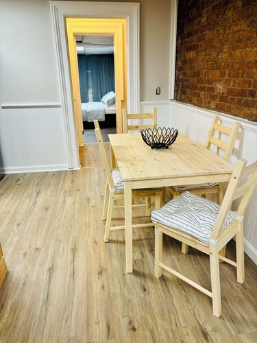 Serene 1-bedroom apartment with laundry in charming Albany