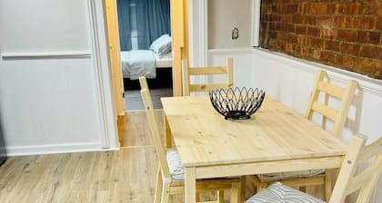 Serene 1-bedroom apartment with laundry in charming Albany