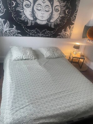 Unclassified image, 4 of 8, button - La Tanière (Nancy)