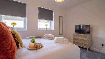 Iron/ironing board, free WiFi, bed sheets