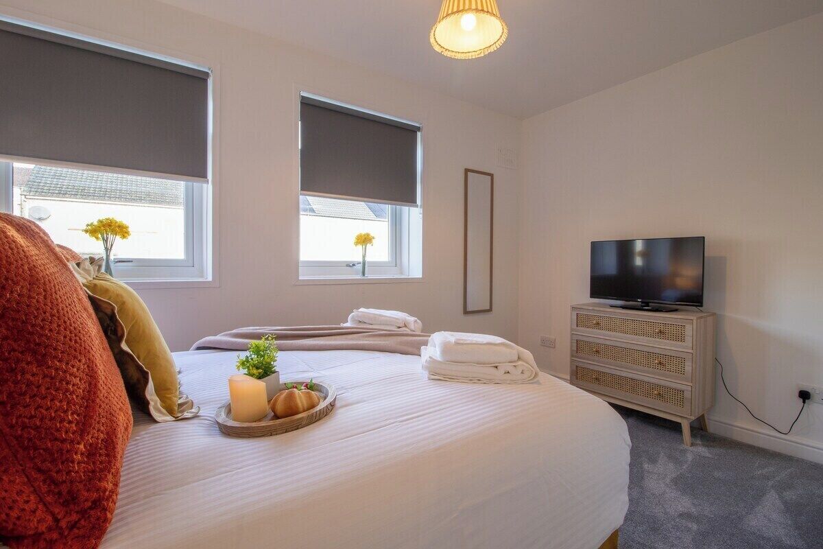 3 bedrooms, iron/ironing board, free WiFi, bed sheets