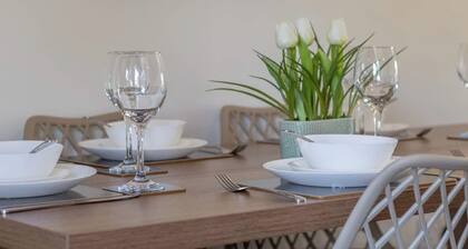 Betty's House - 3 bedroom in Coatbridge