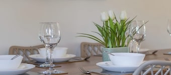 Betty's House - 3 bedroom in Coatbridge