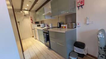 Comfort Apartment, Mountain View | Private kitchen