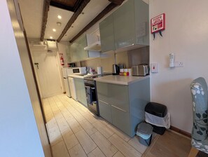 Comfort Apartment, Mountain View | Private kitchen - Cwmbach Lodges  (Cadoxton)