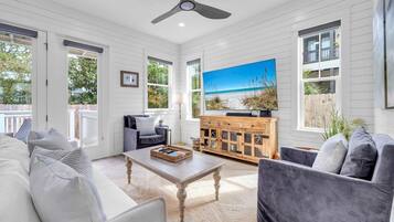House, Multiple Beds (Seapointe Serenity) | Living area