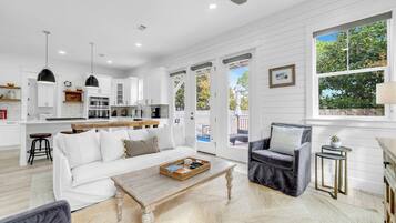 House, Multiple Beds (Seapointe Serenity) | Living area