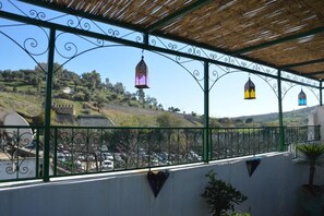 Junior Double Room, Courtyard View | Property grounds - Riad oumkaltoum (Fès)