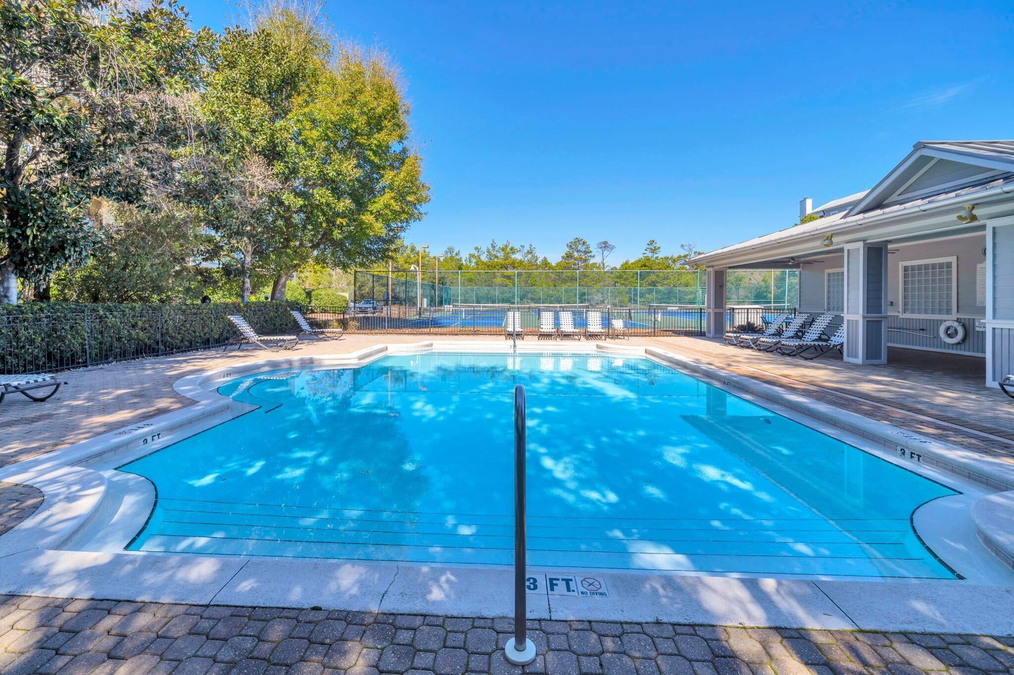 House, Multiple Beds (House of Blues)