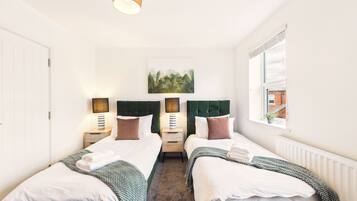 3 bedrooms, iron/ironing board, WiFi, bed sheets