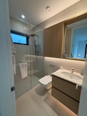 Hair dryer, towels, soap, shampoo - Above It All | Ocean Views + Spa Pool • Luxe 3BR/4.5BTH (North Vancouver)