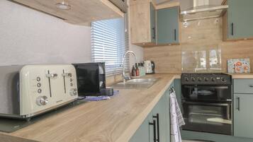 Cookware/dishes/utensils