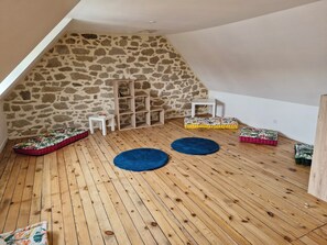 Children’s area - Charming family home, 1km from beach and 10 mns walk from town center, audierne harbor (Audierne)