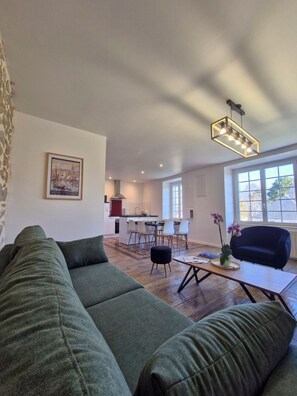 TV - Charming family home, 1km from beach and 10 mns walk from town center, audierne harbor (Audierne)