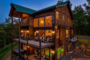 Exterior - The Refined Raccoon Retreat (Sevierville)