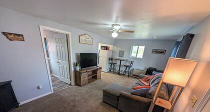 Cozy 1-bedroom farmhouse North of Butte