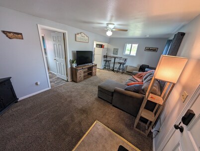 Cozy 1-bedroom farmhouse North of Butte