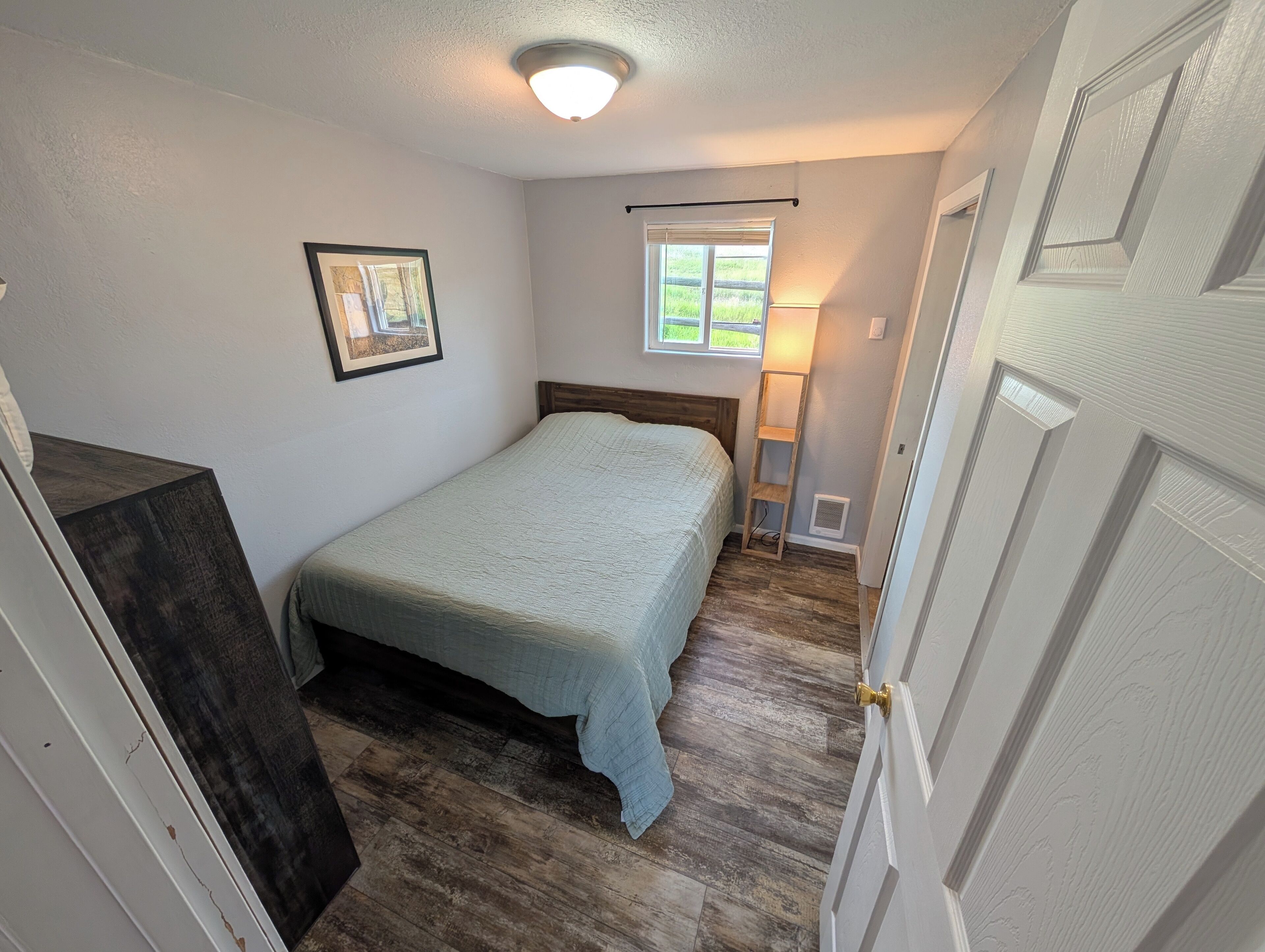 1 多间卧室、熨斗/熨衣板、上网接入、床单