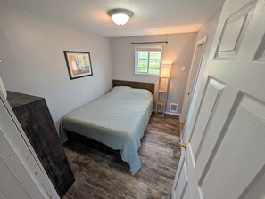 Unclassified image, 4 of 7, button - Cozy 1-bedroom farmhouse North of Butte (Walkerville)