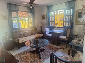 Interior - Cozy house with direct access to the grass in Cabo Frio, pets allowed. (Cabo Frio)
