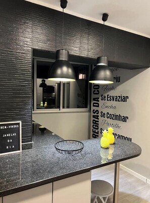 Microwave, coffee/tea maker - Faro Modern by Homing (Faro)