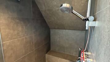 Handtücher, Seife, Toilettenpapier