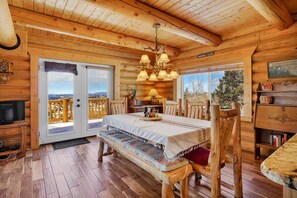 Interior - Charming Log Cabin + Mountain Views + Fireplace + Hot Tub + Pet Friendly (Cripple Creek)