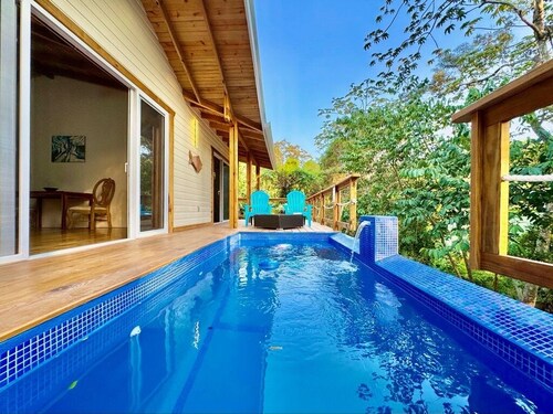 CalmWay 2-bedroom cottage, Quiet Hideout 5 Min to West End, Roatan