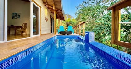 CalmWay 2-bedroom cottage, Quiet Hideout 5 Min to West End, Roatan