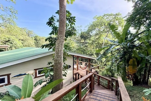CalmWay 2-bd cottage, Quiet Hideout 15 Min walk to West End, Roatan
