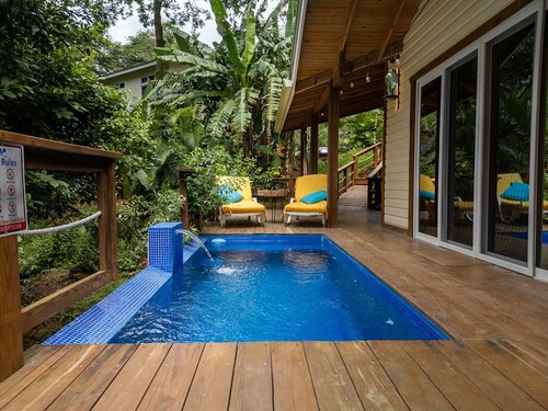 CalmWay 2-bd cottage, Quiet Hideout 5 Min to West End, Roatan
