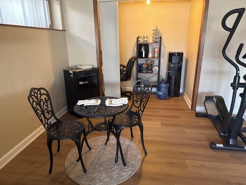 Great location! Close toRedrocks amphitheaterthe historicaland other towns.