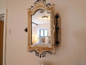 Chaumière | 4 chambres, décor unique, ameublement unique, accès au Wi-Fi (inclus)