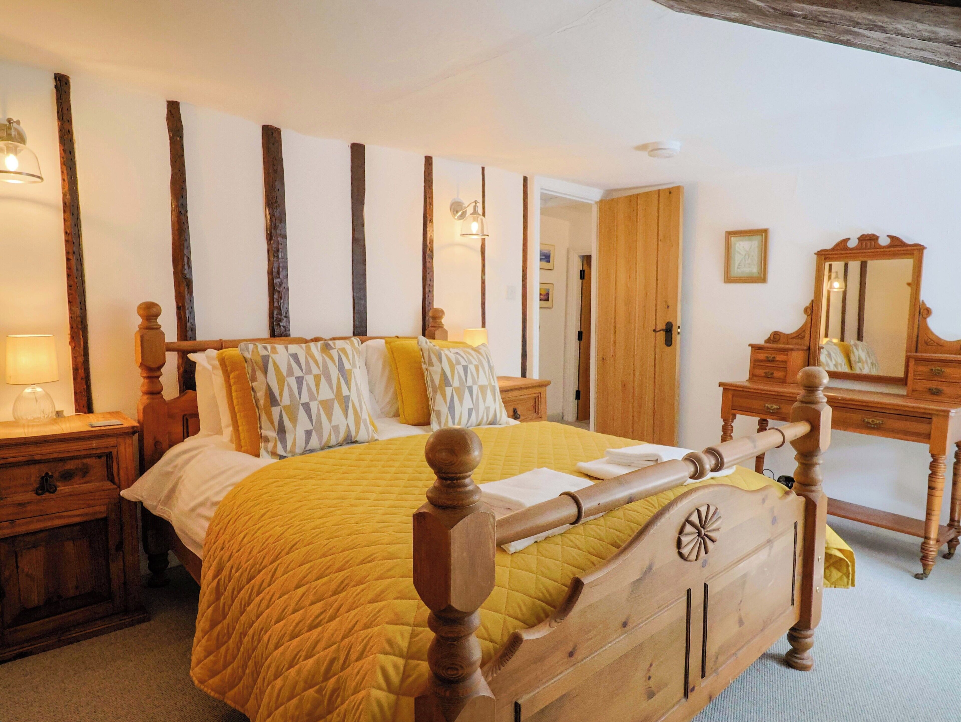 Cottage | 4 bedrooms, individually decorated, individually furnished, free WiFi