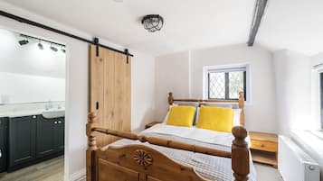 4 phòng ngủ, trang trí khác biệt