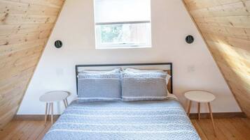 1 bedroom, travel cot, WiFi, bed sheets