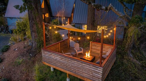 A-Frame Cabin w/ Columbia River Gorge Views