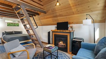 4 bedrooms, travel crib, WiFi, bed sheets