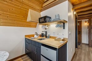 Fridge, microwave, stovetop, electric kettle - 4 A-Frame Cabins - 2 Outdoor Private Soaking Tubs (Stevenson)