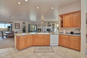 Interior - *J*Central Loc Quiet Neighborhood! Spacious Home (Prescott)