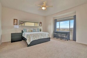 4 bedrooms, iron/ironing board, WiFi, bed sheets - *J*Central Loc Quiet Neighborhood! Spacious Home (Prescott)