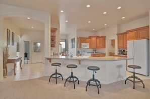 Fridge, microwave, oven, stovetop - *J*Central Loc Quiet Neighborhood! Spacious Home (Prescott)