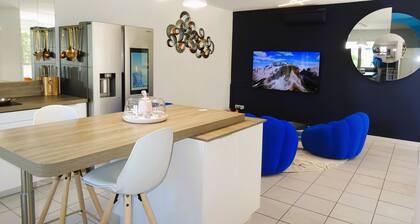 Seaside escape, apartment with pool